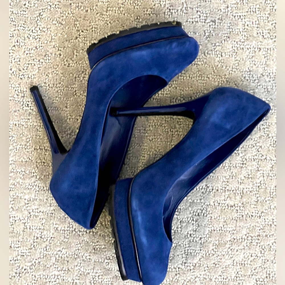 Beautiful Blue suede heels!